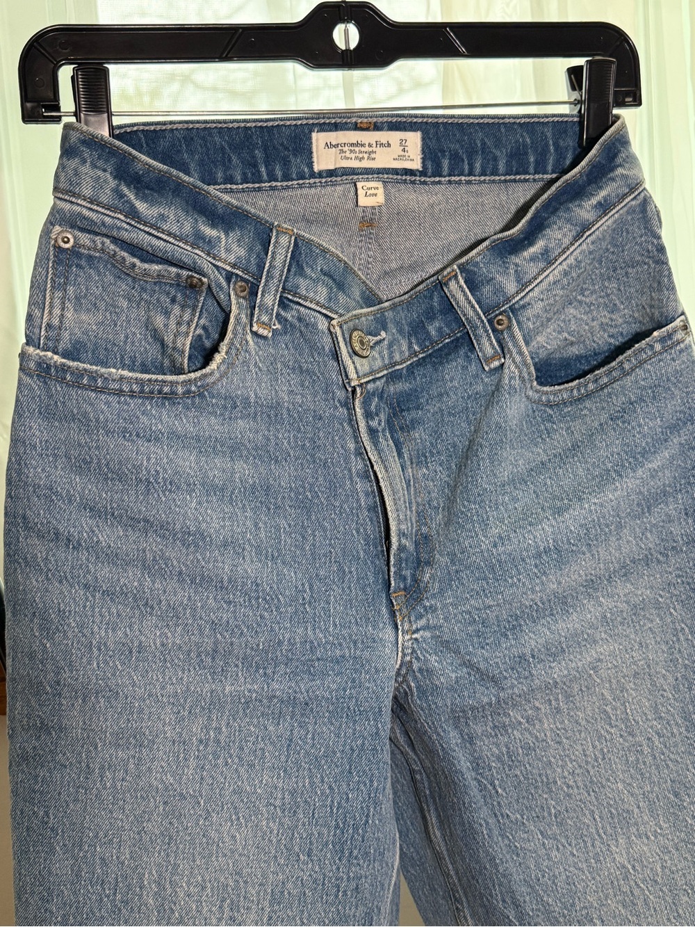 Abercrombie & Fitch Medium Wash Blue High-Rise Women’s Denim Jeans